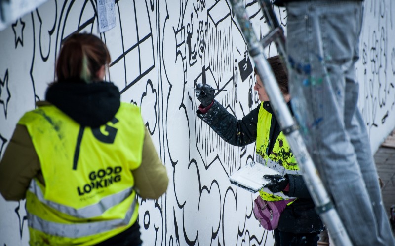 Ręczne malowanie muralu reklamowego Noizz | Make some Noizz malowane przez Good Looking Studio | Portfolio