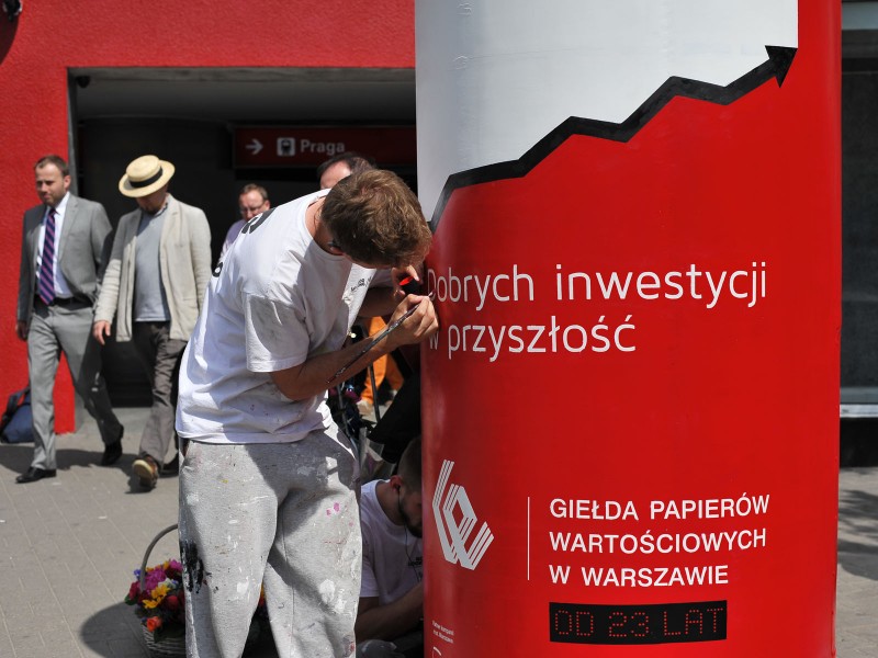 Handgemalte Werbung zu 25 Jahren der Freiheit - Polnische Wertpapierbörse - Warschau U-Bahnhof Metro Zentrum | 25 Jahre Freiheit | Portfolio