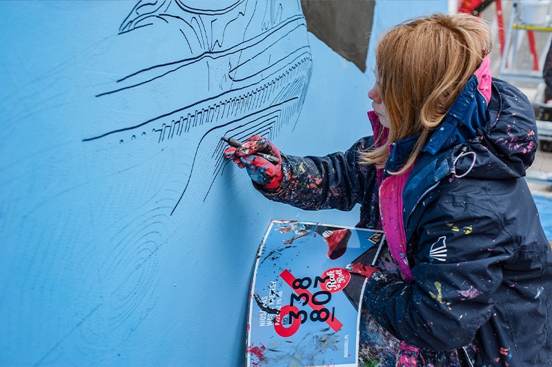Ręcznie malowany mural artystyczny dla fundacji Rak'n'Roll w Warszawie | NIOSĄ NAS WASZE KAERESY! | Portfolio