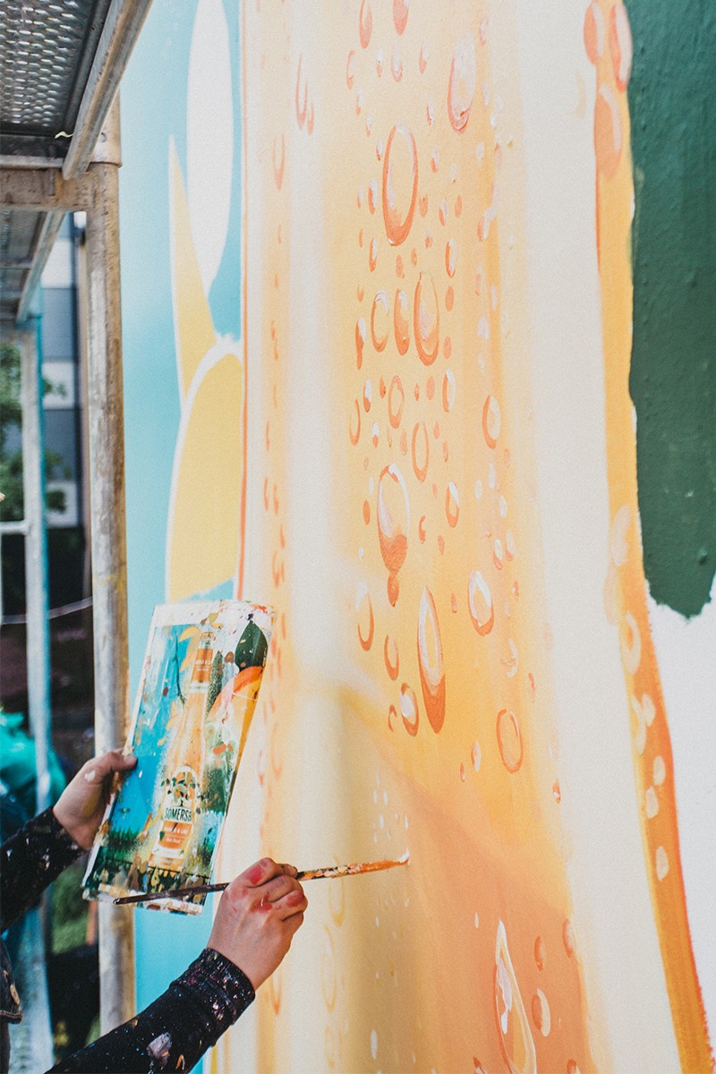 Ręcznie malowany mural dla Carlsberg Polska reklamujący Somersby Mango Lime | Somersby Mango & Lime | Portfolio