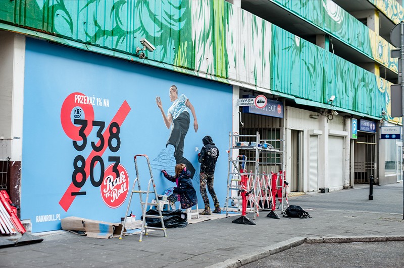Ręcznie malowany mural reklamowy dla fundacji Rak'n'Roll | NIOSĄ NAS WASZE KAERESY! | Portfolio