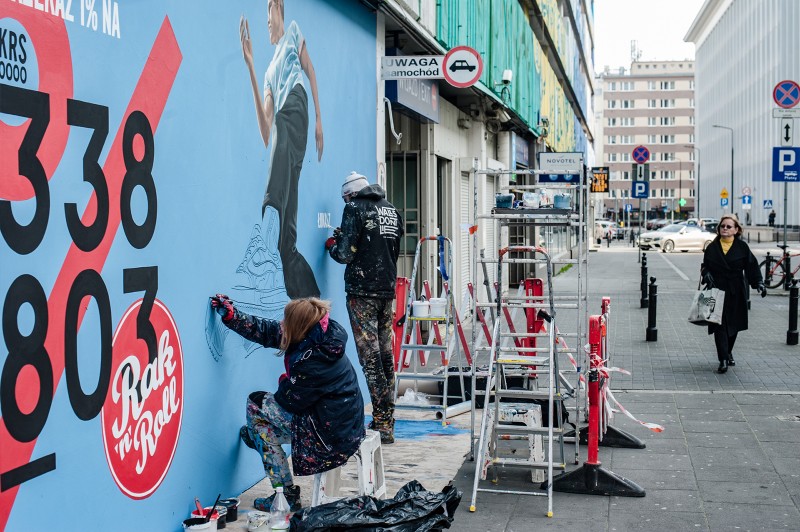 Handpainted advertising mural for Rak'n'Roll foundation | NIOSĄ NAS WASZE KAERESY! | Portfolio