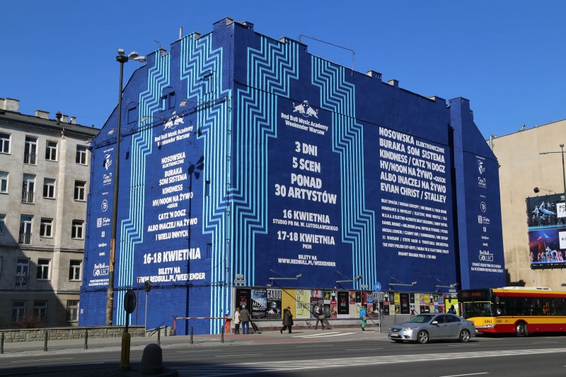 Redbull Weekender Warszawa Polna Metro Politechnika mural na całym budynku | Malowana kampania reklamowa Red Bull Weekender | Portfolio