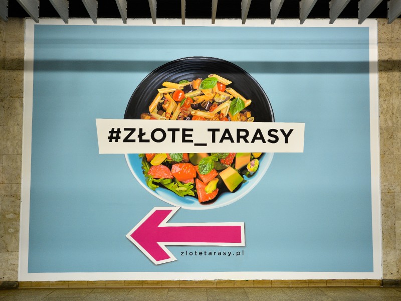 Werbung von Zlote Tarasy in Warschau Bahnhof Polnische Bahn Warschau Mitte | #Złote_Tarasy | Portfolio