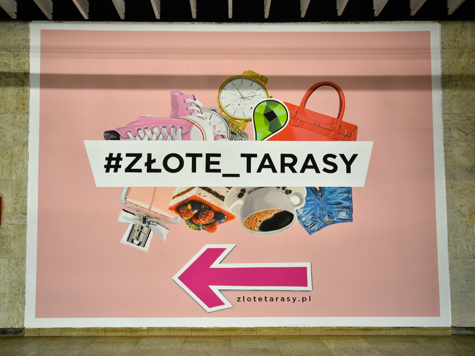 Muralwerbung Zlote Tarasy in Warschau Polnische Bahn Warschau Mitte | #Złote_Tarasy | Portfolio