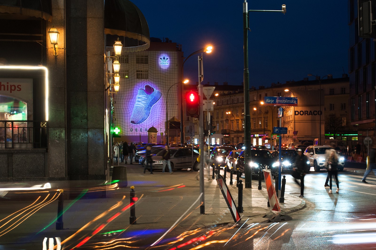 Glänzendes UV-Wandbild auf der Bracka Straße in Warschau | Adidas Deerupt | Portfolio