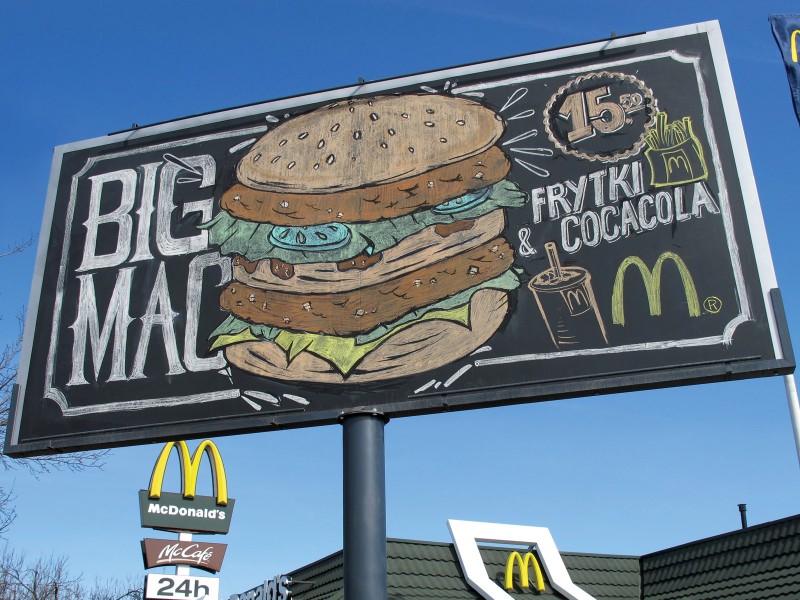 Tablica kredowa dla restauracji McDonald's wykonana ręcznie | Billboard malowany kredą na zlecenie McDonald's | Portfolio