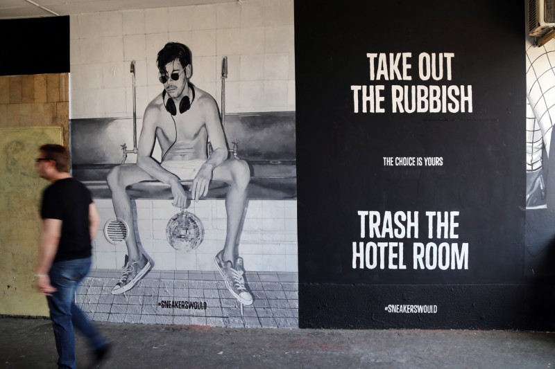 Take out the rubbish Trash The hotel room Sneakerswould Converse Warzawa Pawilony | murale dla firm - Converse #sneakerswould | Portfolio