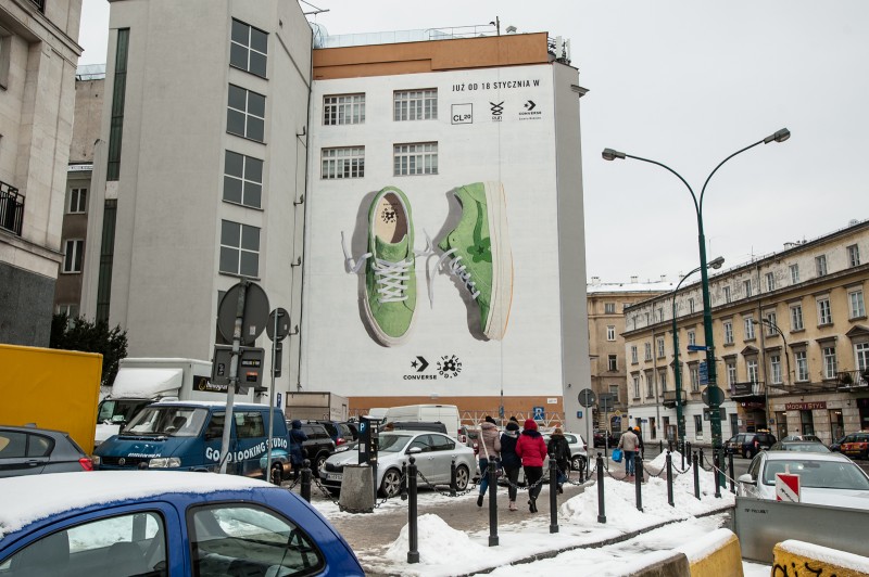 Von Converse Le Fleur in Auftrag gegebenes Mural mit in grün bemalten Converse-Sneakers auf der Bracka Straße | GOLF le FLEUR* x CONVERSE | Portfolio