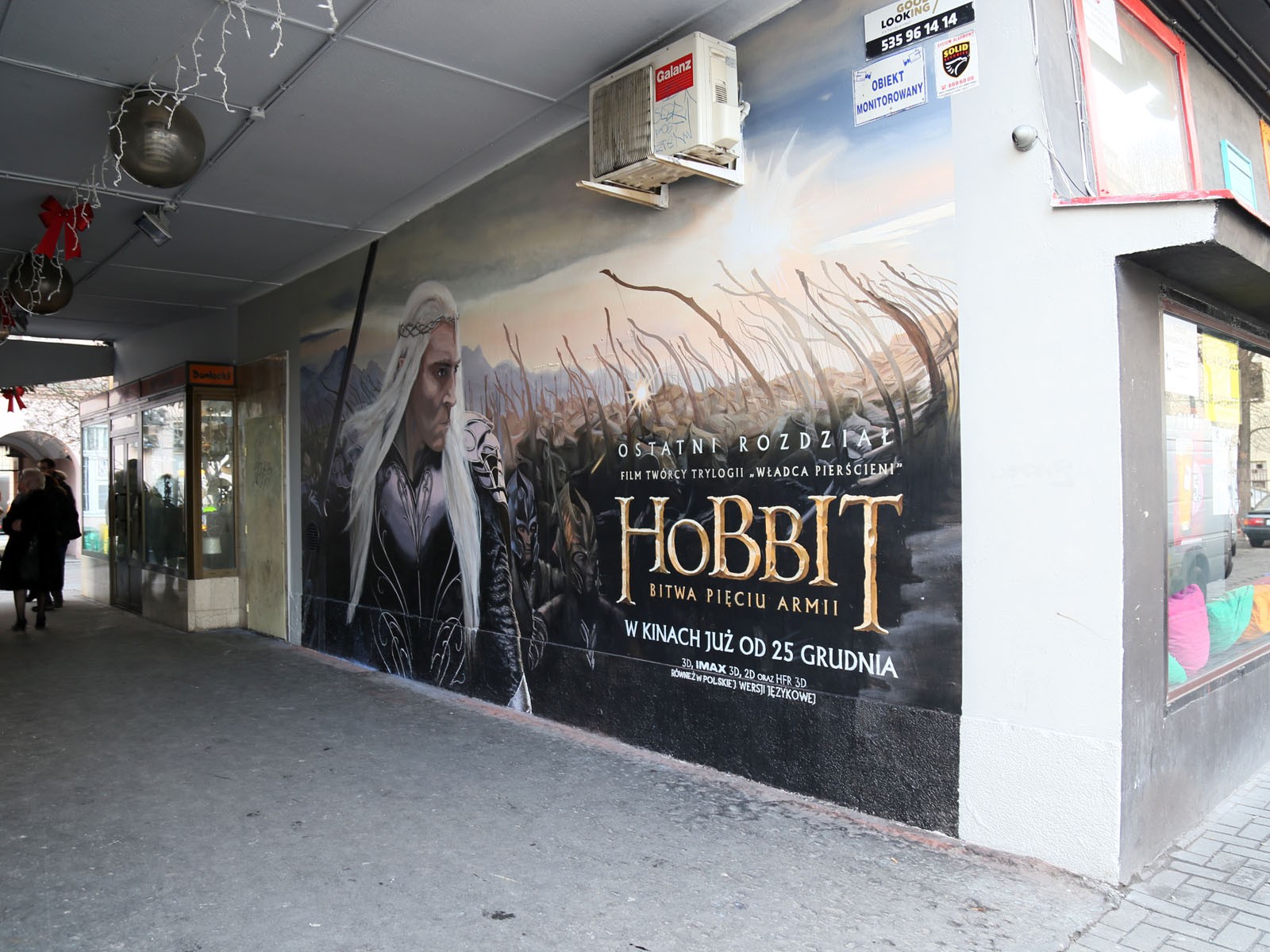 Warsaw Downtown pavilions Nowy Swiat street painted advertisement The Hobbit: The Battle of the Five Armies | The Hobbit: The Battle of the Five Armies | Portfolio