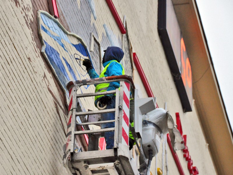 malowanie ściany dla PKP Energetyka S.A. w Warszawie | Mural z neonami PKP Energetyka w Warszawie | Portfolio