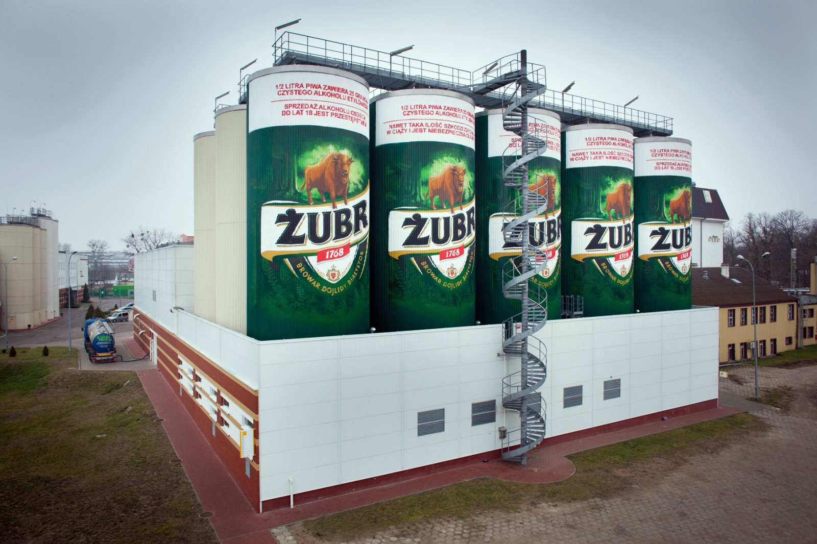 Large format mural on tanks in Zubr brewery Kompania Piwowarska | Zubr tanks | Portfolio